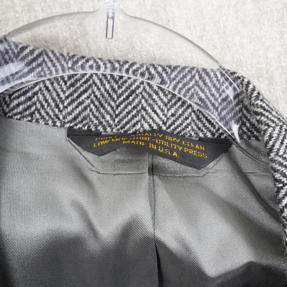 American Trend Mens 42 Gray Herringbone Lambs Wool Blend Blazer Jacket 2 Button - Picture 11 of 11